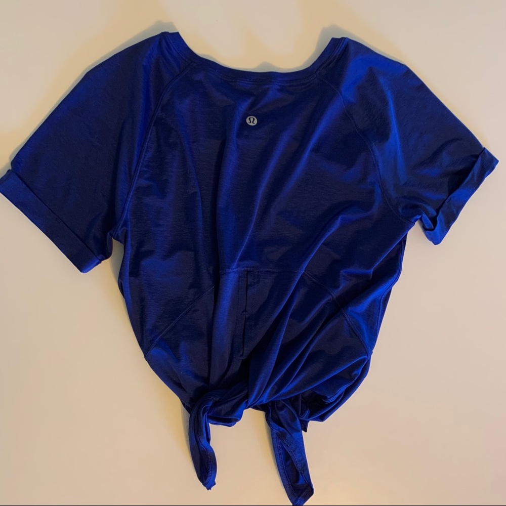 BLUE LULULEMON TOP